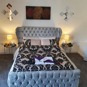 King Bed Premium Luxury + Free Parking + Free Fast Wifi Morley (West Yorkshire)