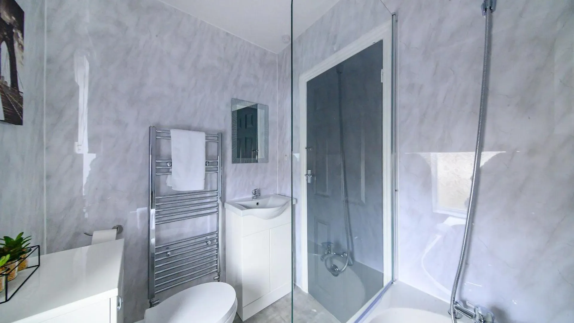 Alloggio in famiglia *Rb31S* For Your Relaxed & Cosy Stay/Parking/Wifi Morley  Regno Unito